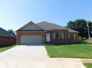 831 Pinnacle St, Prairie Grove, AR 72753