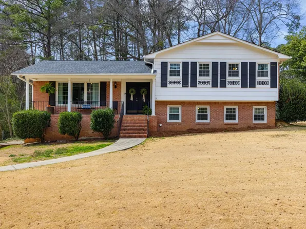 2070 Longmeadow Ln, Birmingham, AL 35216