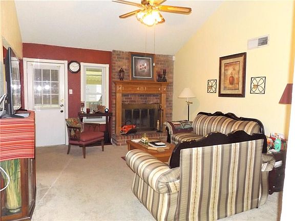 3rd image of 2416 Palo Alto Dr