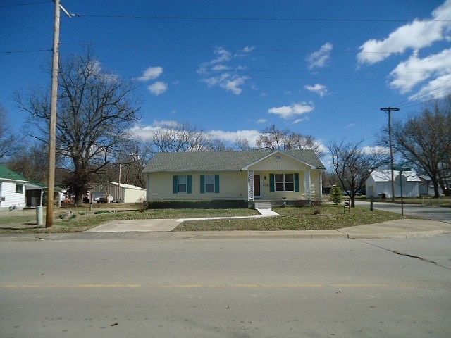 1st image of 831 S Margrave St