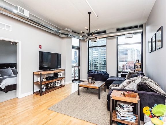 3rd image of 740 W Fulton St #1009JF