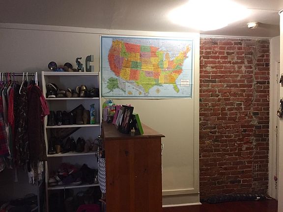 4th image of 37 S Strawberry St APT 2