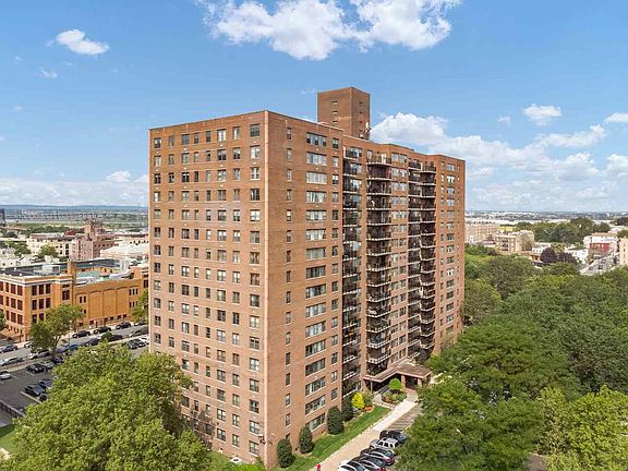 2nd image of 225 Saint Pauls Ave APT 9T