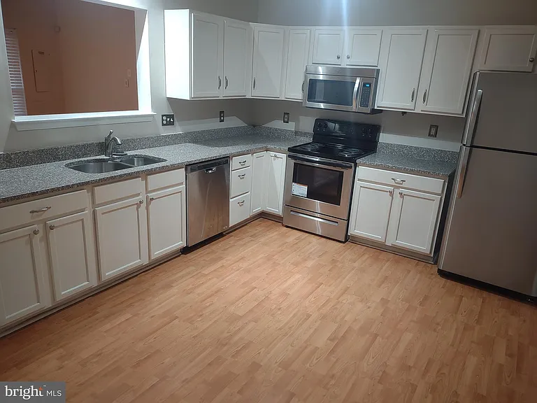 16604 Eastview Ter — Photo 4