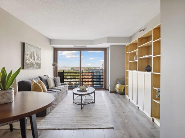 66 9th St Unit 2210, Saint Paul, MN 55101