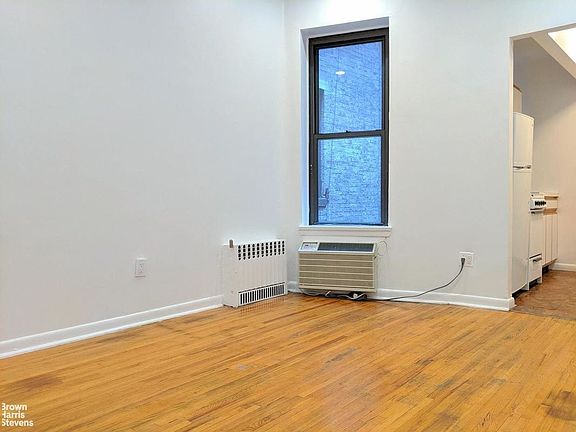 3rd image of 111 W 68th St APT 3B