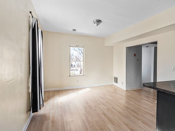4th image of 76 N 17th St APT 2