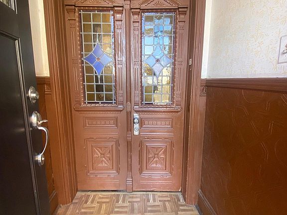 3rd image of 1120 E Columbia Ave