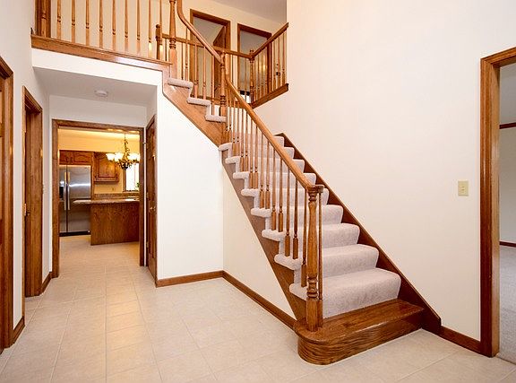 2nd image of 111 Founders Pointe Dr S