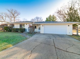 3422 Coventry Dr, Waterford, MI 48329