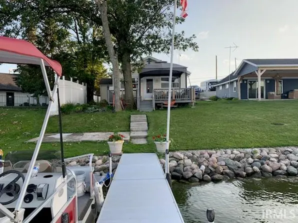 3298 N Skinner Lake Dr W, Albion, IN 46701