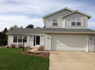 240 High View Ln, Oconomowoc, WI 53066