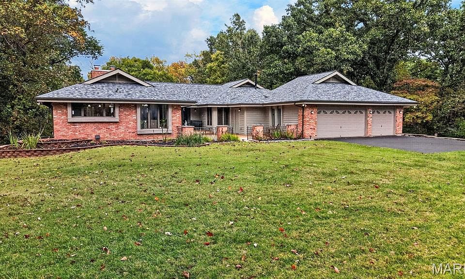 1st image of 56 Chesterfield Lakes Rd