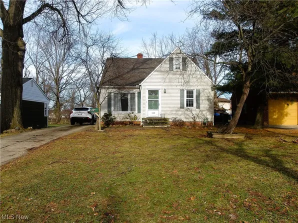 14509 Rockside Rd, Maple Heights, OH 44137