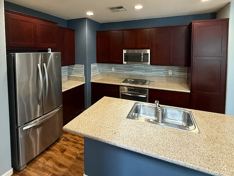 2701 Gramercy Cir — Photo 4