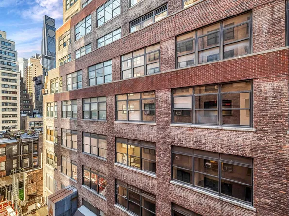 307 East 44th Street image 9 of 30