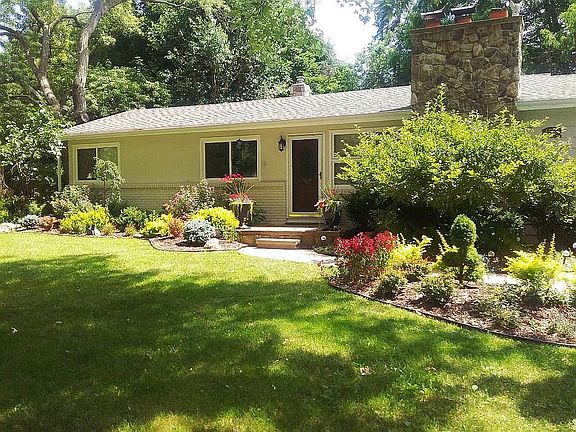 3rd image of 4553 Eastwood Dr