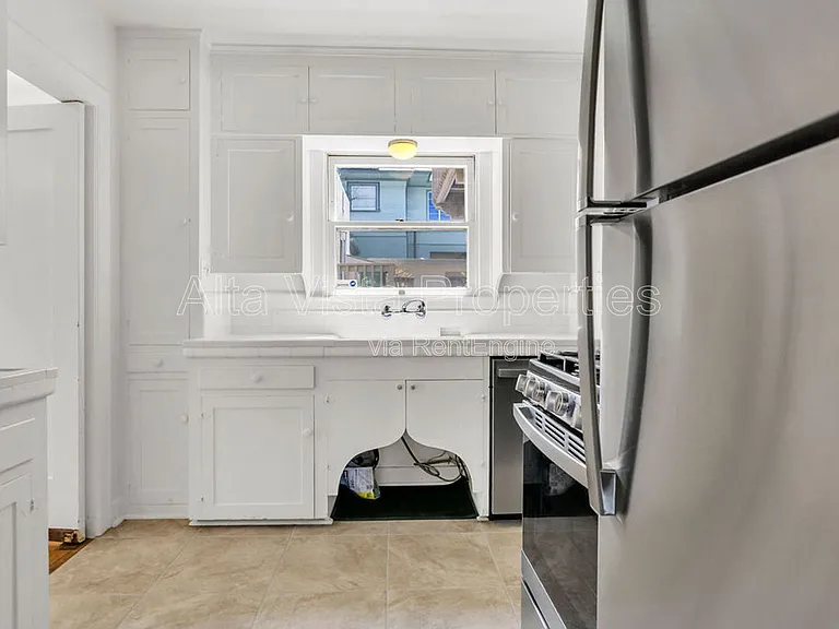 301 Brookes Ave — Photo 12