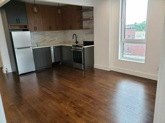 4th image of 958 Halsey St #5