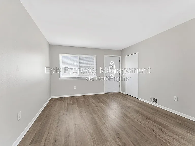 27081 Leroy St — Photo 6
