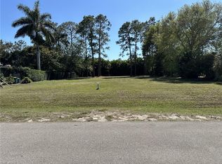 734 Pine Cone Ln, Naples, FL 34104