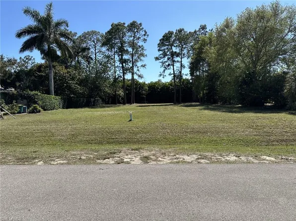 734 Pine Cone LN, NAPLES, FL 34104