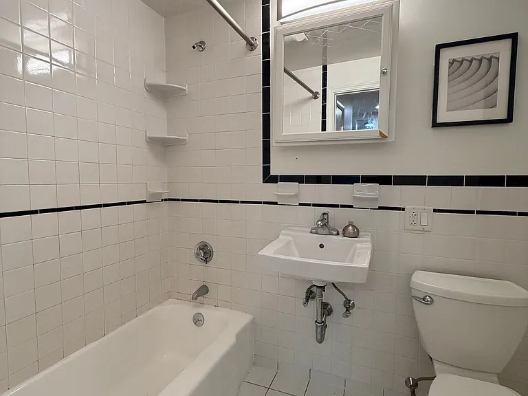 17 Euston Rd #18 — Photo 5