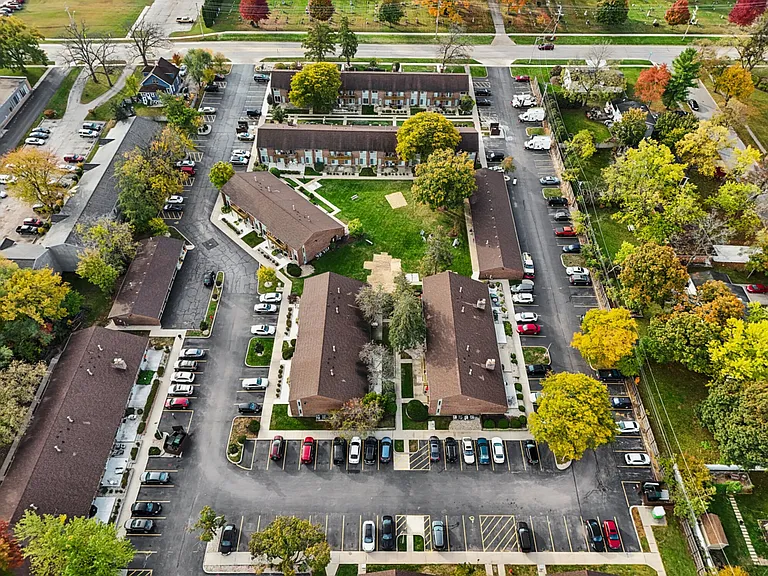 Crystal Lake Apartments — Photo 52