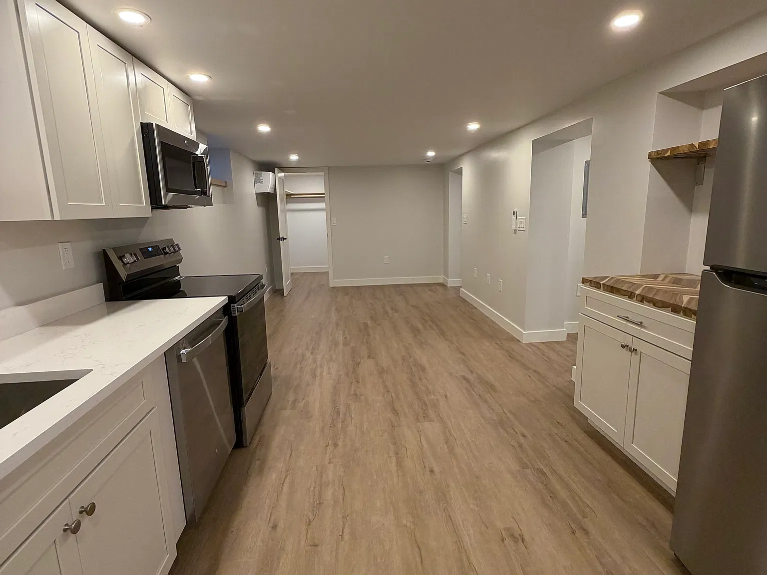 2 bed, 1000 sqft, $1,800 — Photo 3