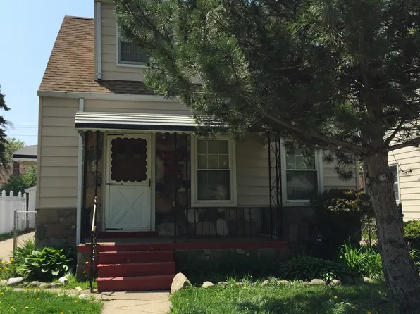 19976 Elkhart St, Harper Woods, MI 48225