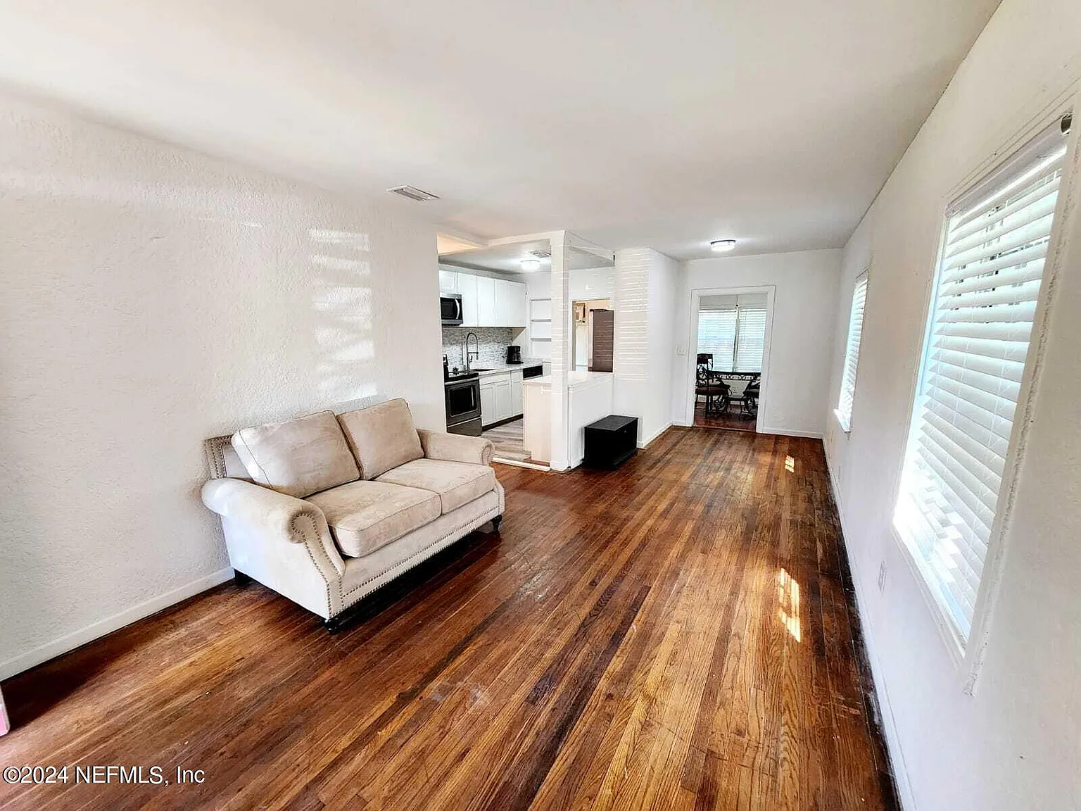 3 bed, 1.0 bath, 1036 sqft, $1,250 — Photo 3