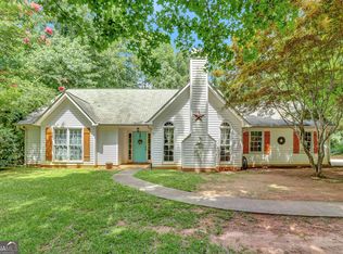 35 Happy Valley Estates Dr, Newnan, GA 30263