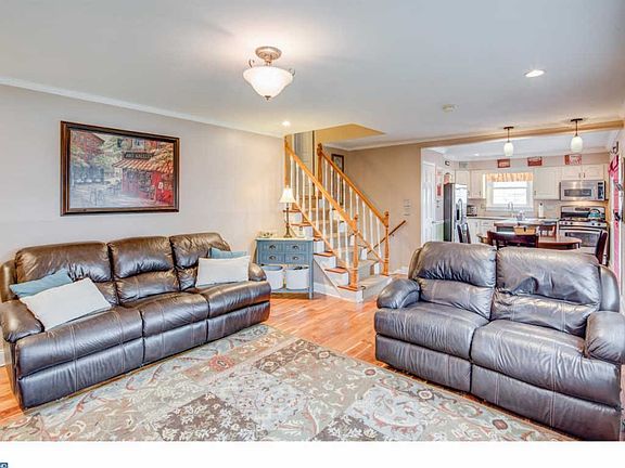 3rd image of 24 Longwood Dr