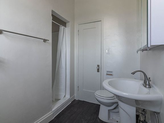 4th image of 933-939 N Ardmore Ave #2454520