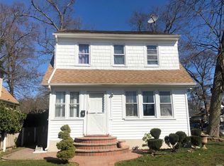 2 Moore Ave, Freeport, NY 11520