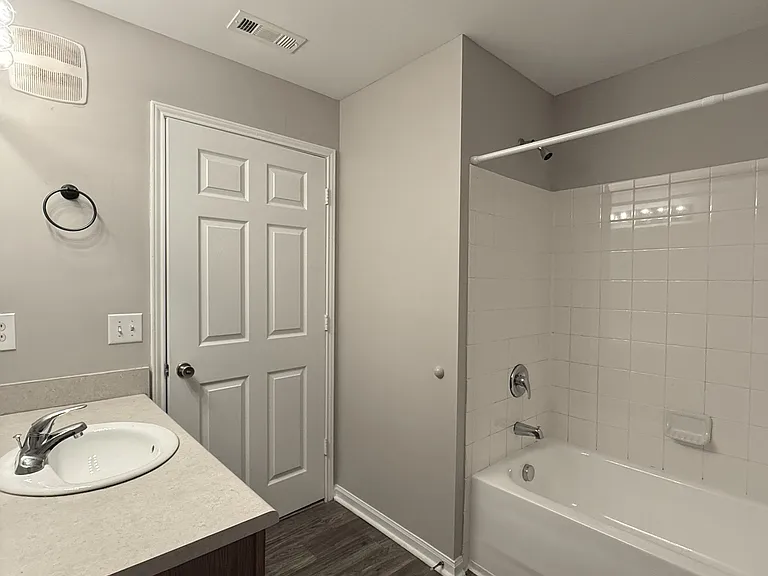 Crossland Place Apartments — Photo 20