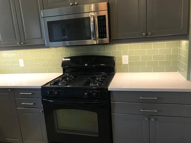 3 bed, 1204 sqft, $2,300 — Photo 3