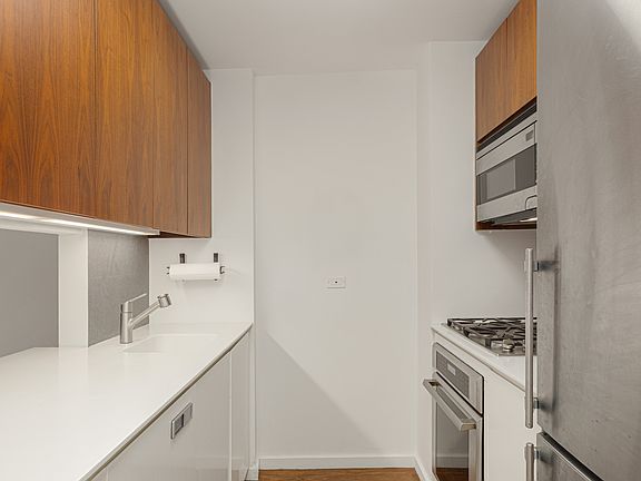 5th image of 515 E 72nd St APT 6C