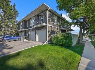 544 W Blackthorn Rd NE #1402, Calgary, AB T2K 5J5