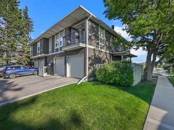 544 W Blackthorn Rd NE #1402, Calgary, AB T2K 5J5