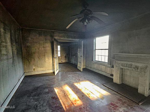 2nd image of 522 Inez St