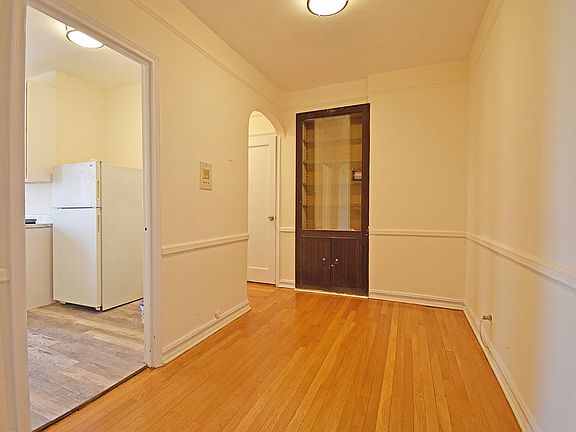 4th image of 3626 Kings Hwy APT 5G