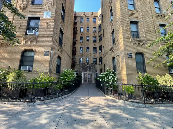 897 Empire Boulevard image 2 of 21