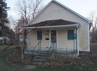 449 9th St, Lincoln, IL 62656