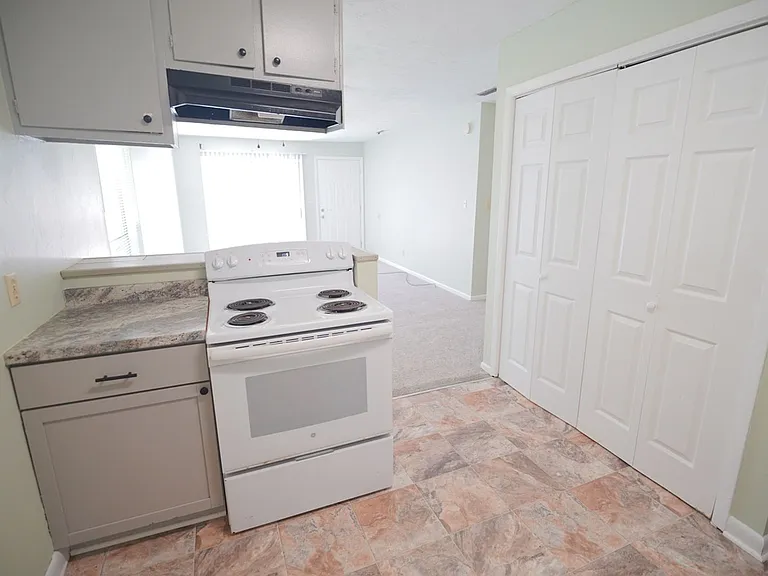 2304 Hartsfield Ct #B — Photo 9