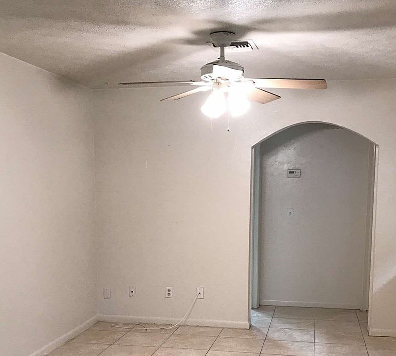 1st image of 912 SE 13th St APT 2