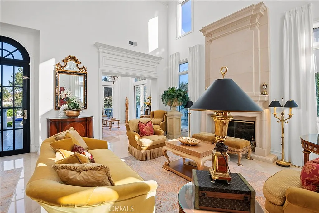 6 bed, 5.5 bath, 4709 sqft, $34,995 — Photo 4