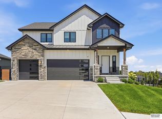19002 Acorn Dr, Gretna, NE 68028