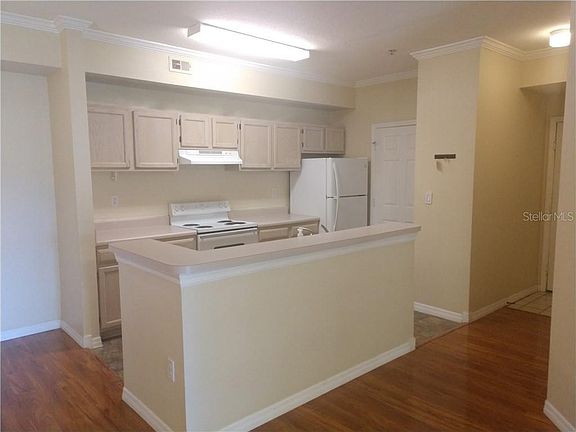 4th image of 5618 Pinnacle Heights Cir APT 303