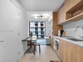 11 NE 6th St
